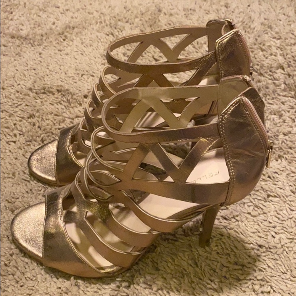 Gold heels size 7 barely worn!